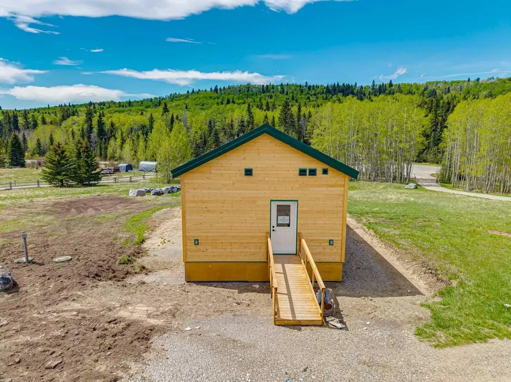 200 Fawn Hills Drive Bragg Creek AB T0L0K0