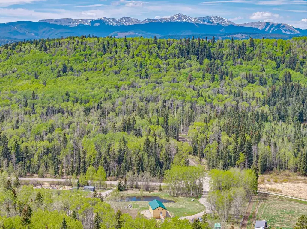 200 Fawn Hills Drive Bragg Creek AB T0L0K0