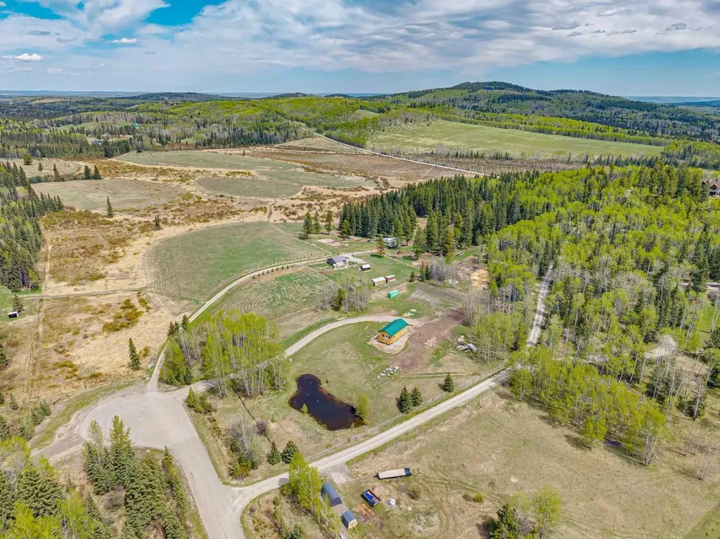 200 Fawn Hills Drive Bragg Creek AB T0L0K0