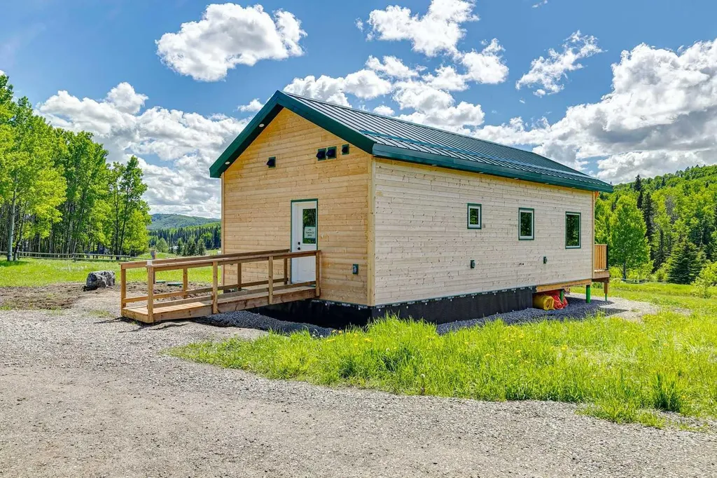 200 Fawn Hills Drive Bragg Creek AB T0L0K0