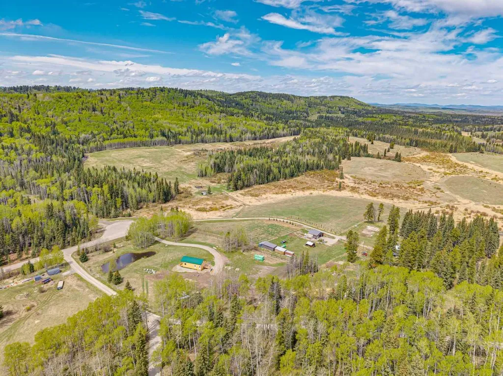 200 Fawn Hills Drive Bragg Creek AB T0L0K0