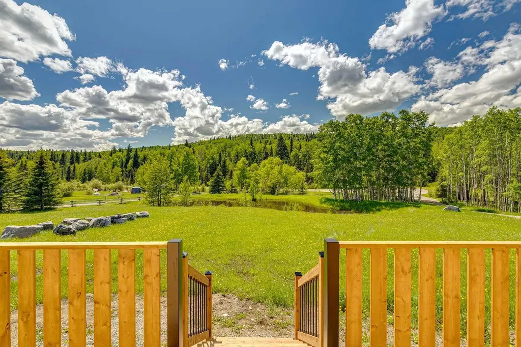 200 Fawn Hills Drive Bragg Creek AB T0L0K0