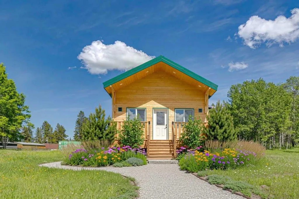 200 Fawn Hills Drive Bragg Creek AB T0L0K0