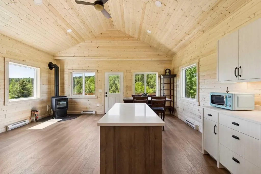 200 Fawn Hills Drive Bragg Creek AB T0L0K0