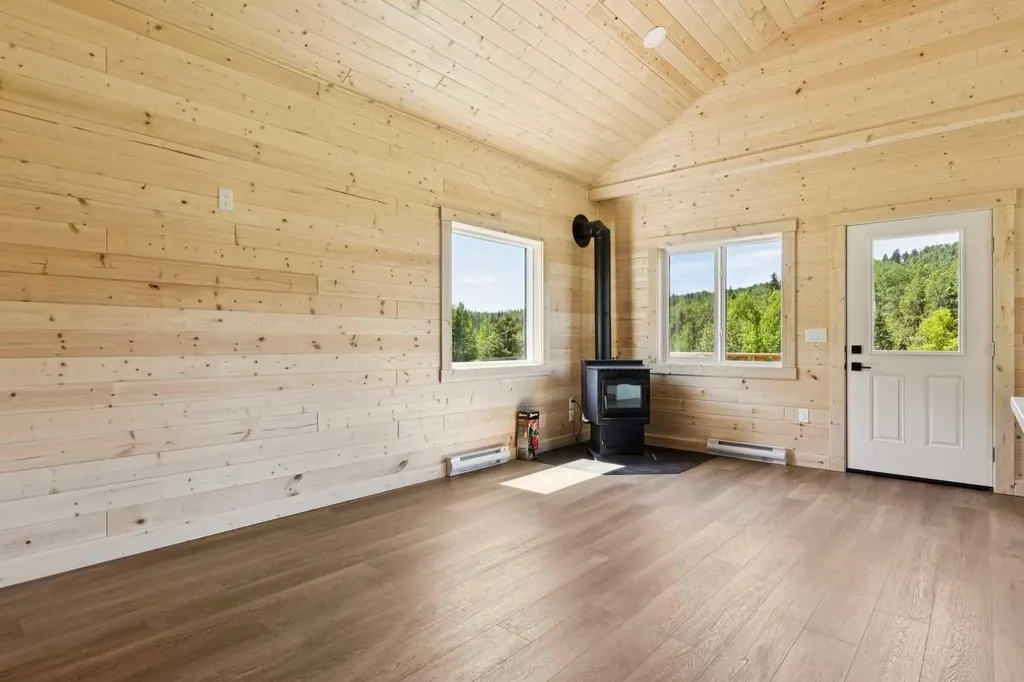 200 Fawn Hills Drive Bragg Creek AB T0L0K0
