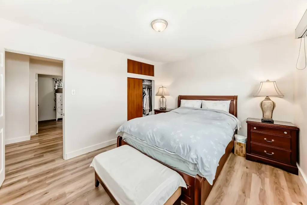 35 Collingwood Place NW Calgary AB T2L0R1