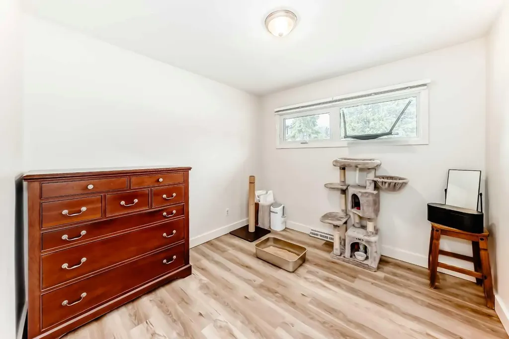 35 Collingwood Place NW Calgary AB T2L0R1