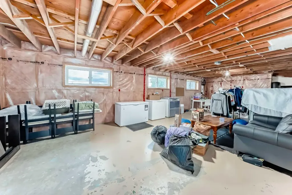 35 Collingwood Place NW Calgary AB T2L0R1