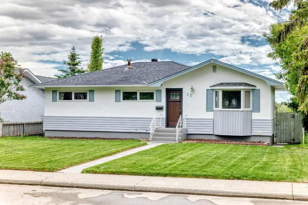 35 Collingwood Place NW Calgary AB T2L0R1