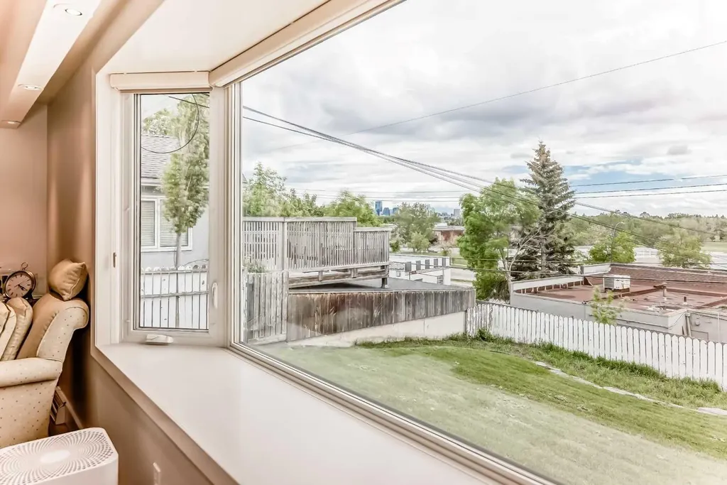 35 Collingwood Place NW Calgary AB T2L0R1
