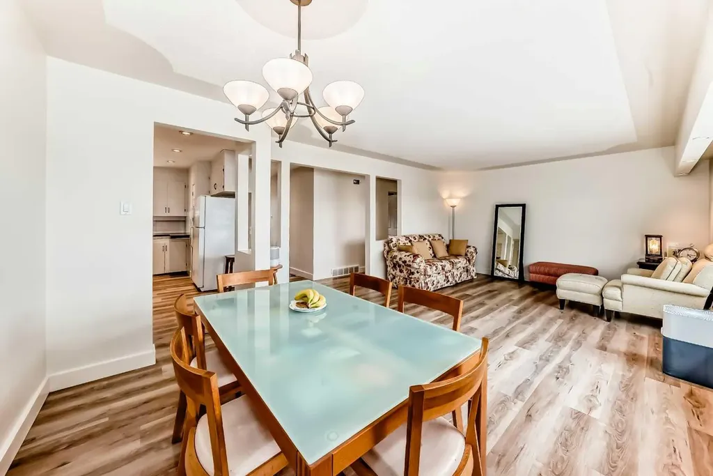 35 Collingwood Place NW Calgary AB T2L0R1
