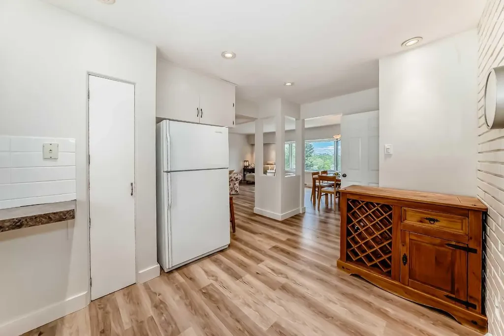 35 Collingwood Place NW Calgary AB T2L0R1