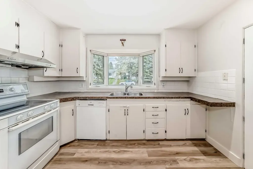 35 Collingwood Place NW Calgary AB T2L0R1