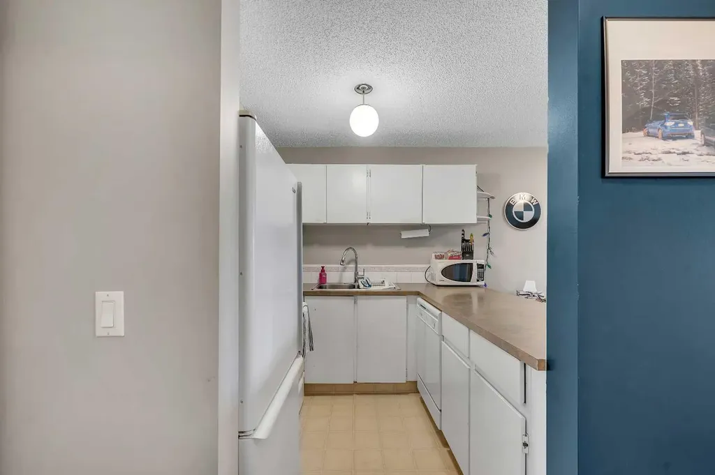 110 20 Avenue NE Calgary AB T2E 1P7