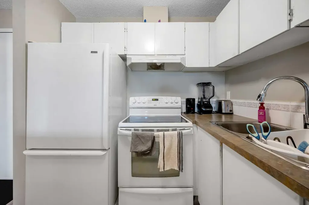110 20 Avenue NE Calgary AB T2E 1P7