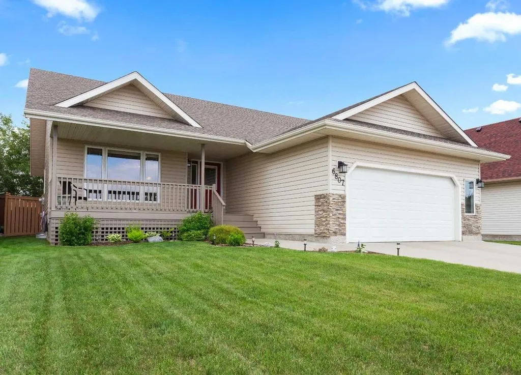 6807 37a Avenue Camrose AB T4V 5B8