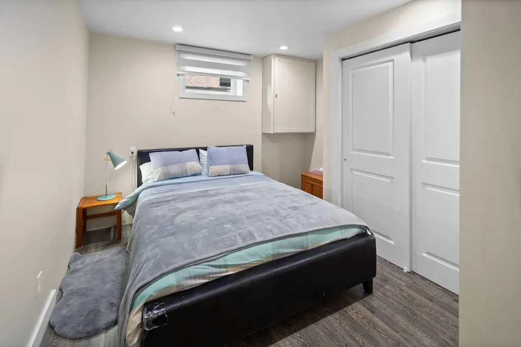 6807 37a Avenue Camrose AB T4V 5B8