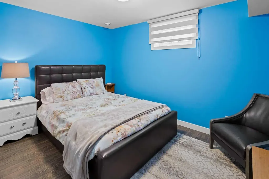 6807 37a Avenue Camrose AB T4V 5B8