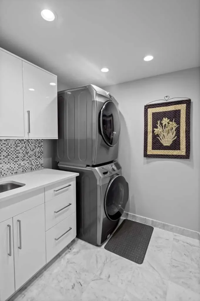 6807 37a Avenue Camrose AB T4V 5B8