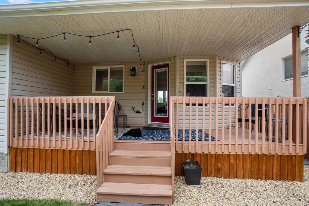 6807 37a Avenue Camrose AB T4V 5B8