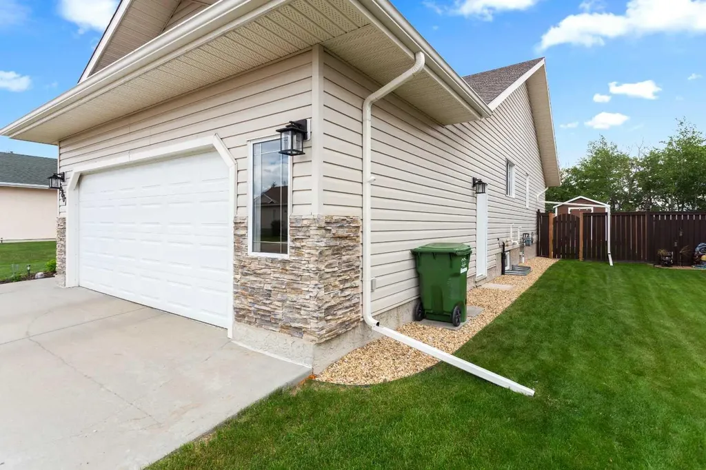 6807 37a Avenue Camrose AB T4V 5B8