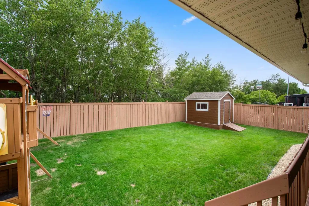 6807 37a Avenue Camrose AB T4V 5B8