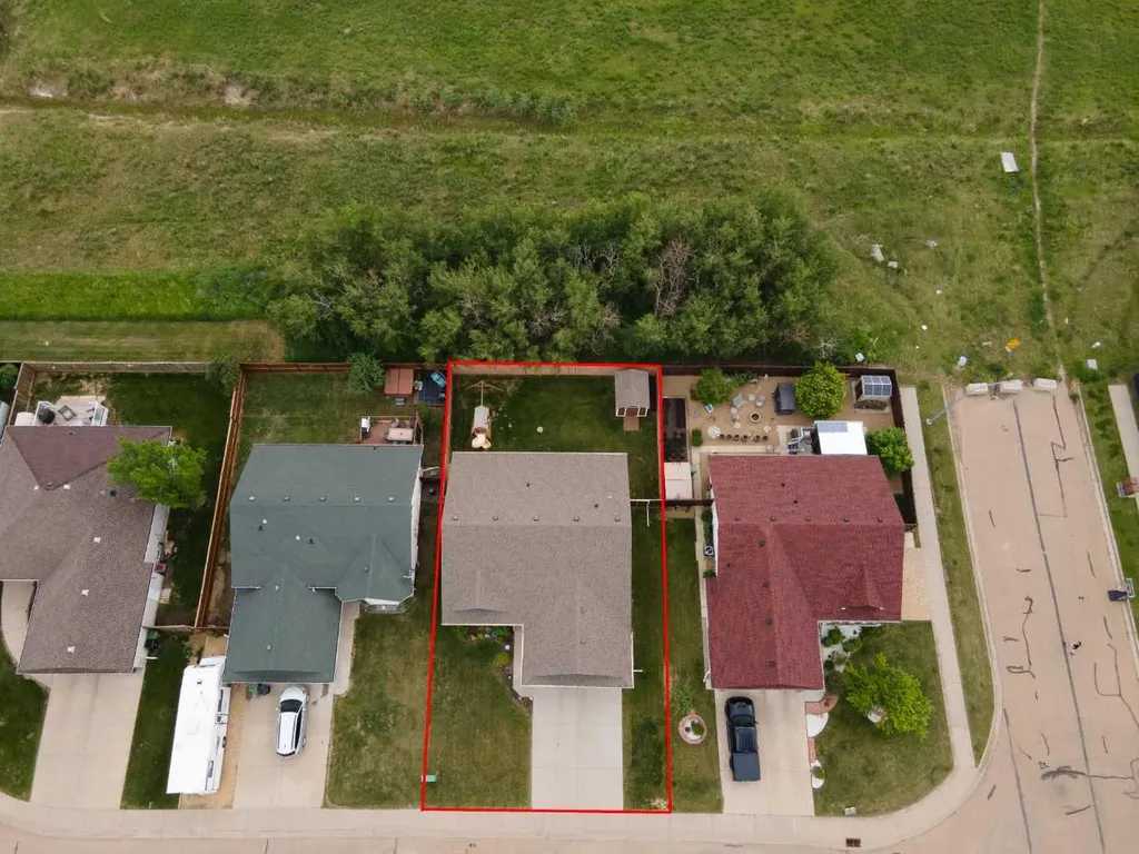 6807 37a Avenue Camrose AB T4V 5B8
