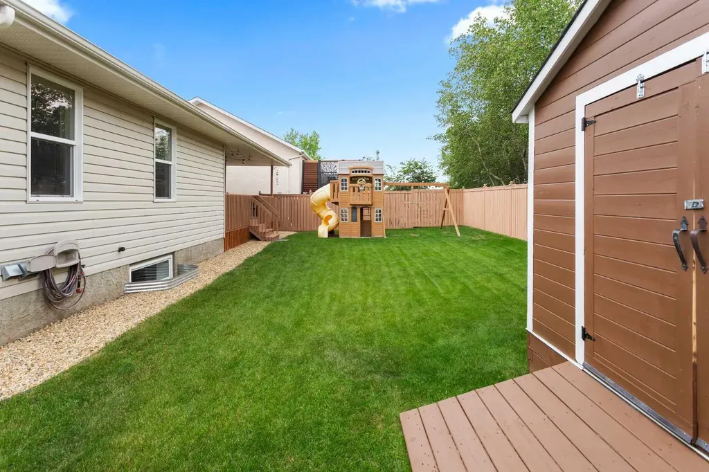 6807 37a Avenue Camrose AB T4V 5B8