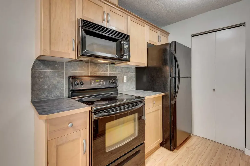 13045 6 Street SW Calgary AB T2W5H1