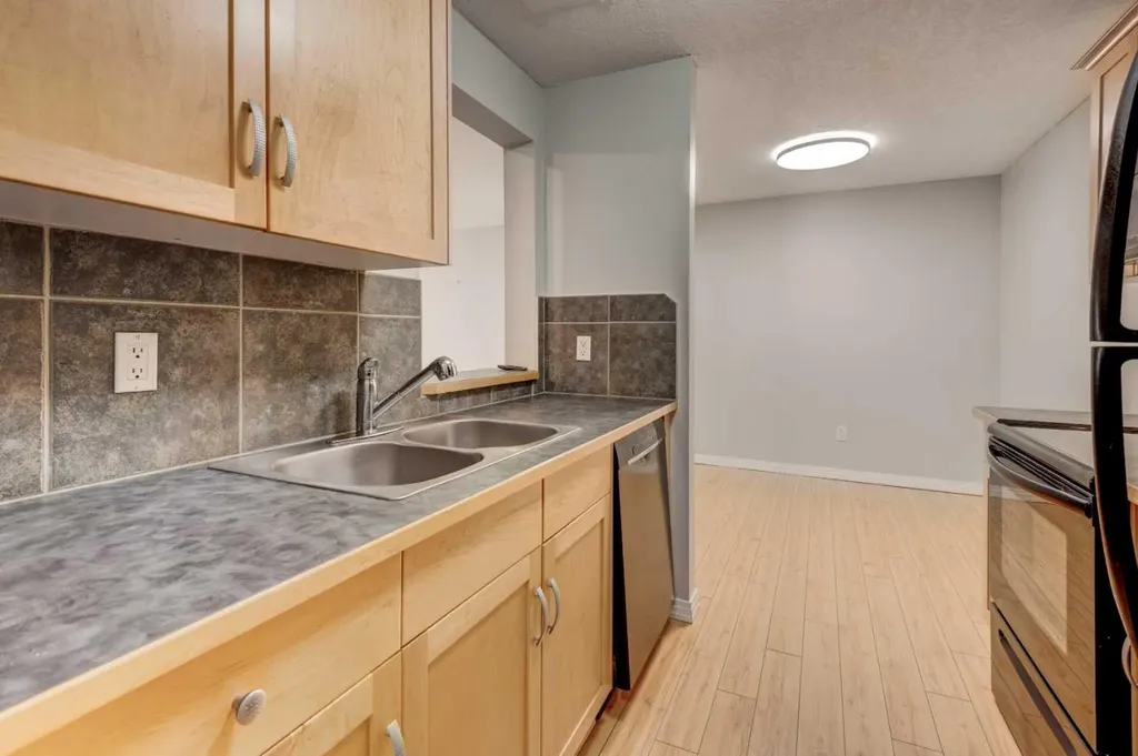 13045 6 Street SW Calgary AB T2W5H1