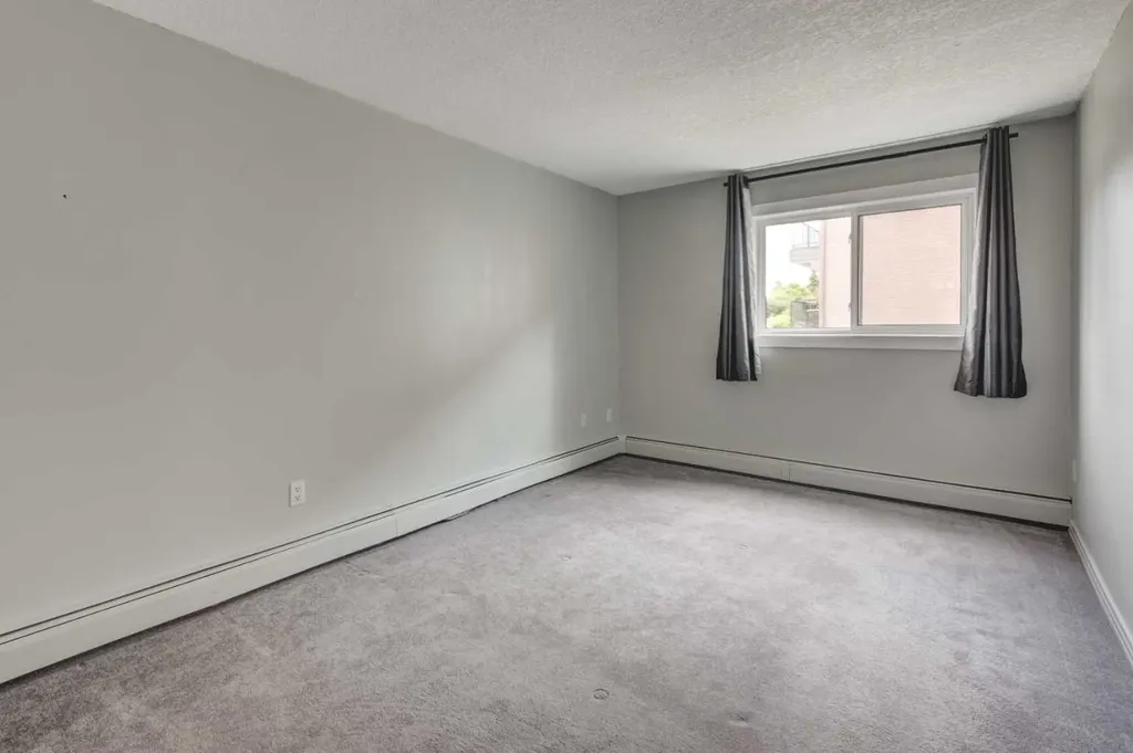 13045 6 Street SW Calgary AB T2W5H1