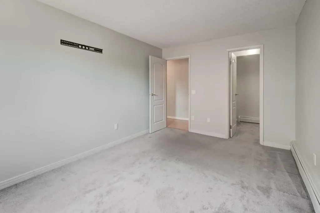 13045 6 Street SW Calgary AB T2W5H1