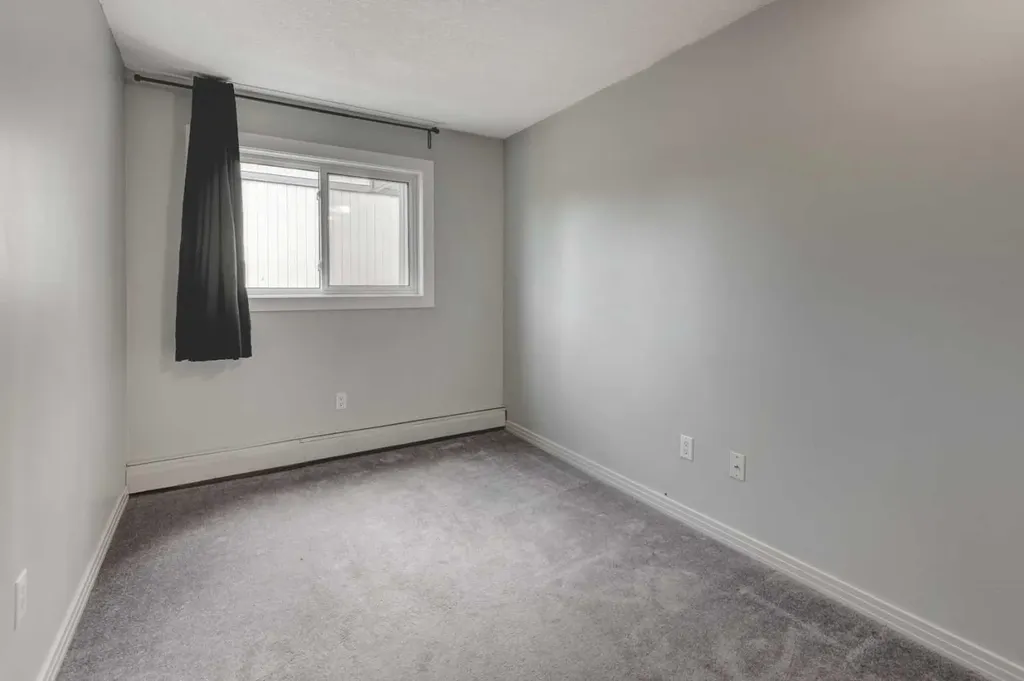 13045 6 Street SW Calgary AB T2W5H1