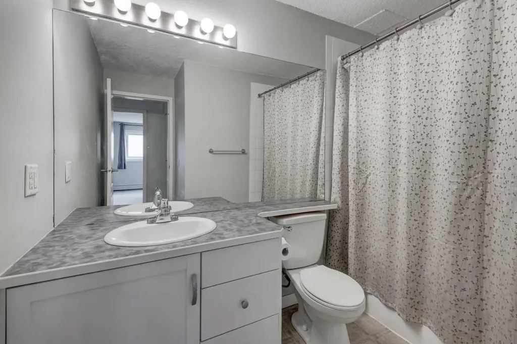 13045 6 Street SW Calgary AB T2W5H1