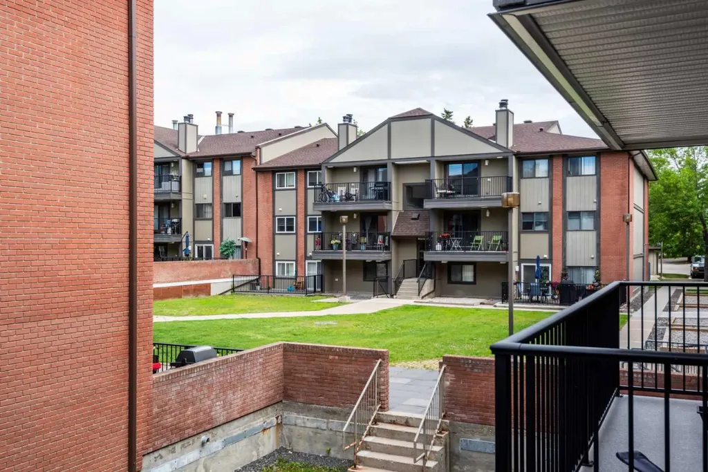 13045 6 Street SW Calgary AB T2W5H1