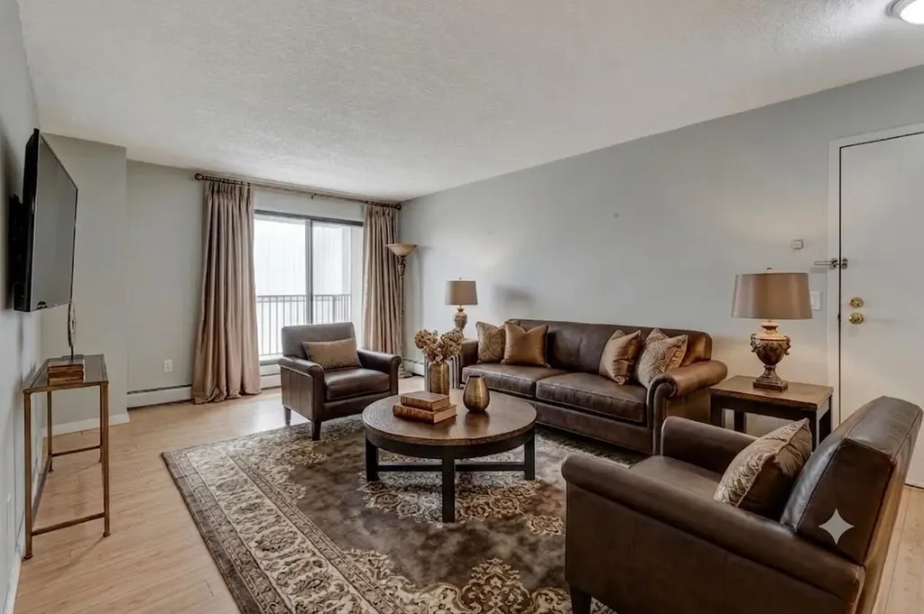 13045 6 Street SW Calgary AB T2W5H1