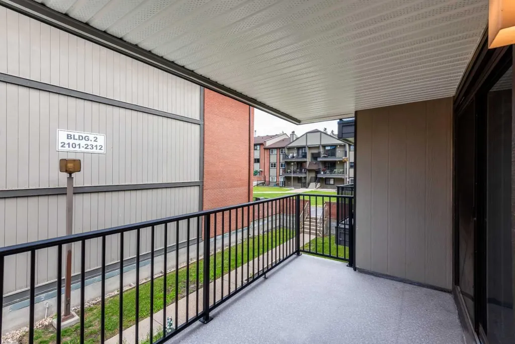 13045 6 Street SW Calgary AB T2W5H1