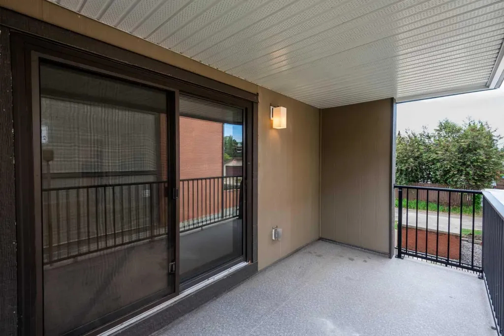 13045 6 Street SW Calgary AB T2W5H1