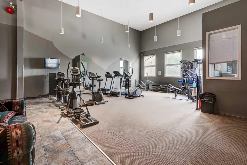 13045 6 Street SW Calgary AB T2W5H1