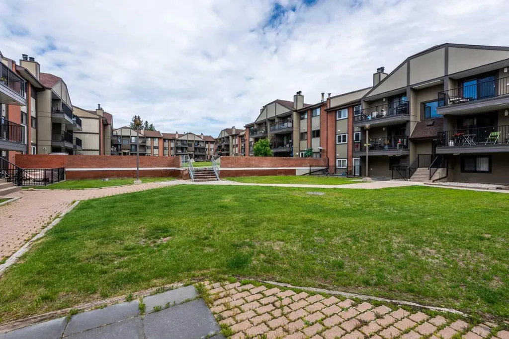 13045 6 Street SW Calgary AB T2W5H1