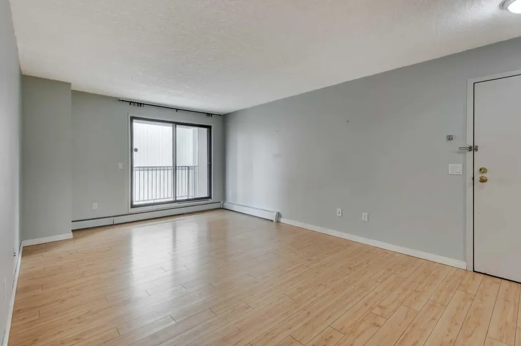 13045 6 Street SW Calgary AB T2W5H1