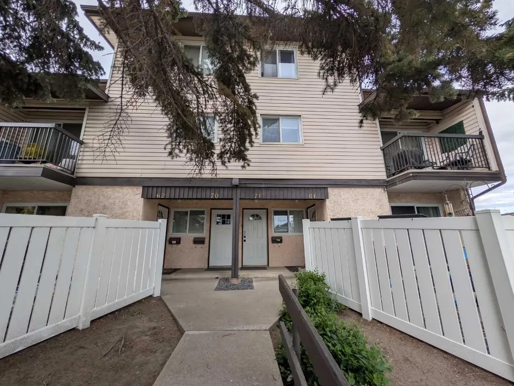 3745 Fonda Way SE Calgary AB T2A 5W7