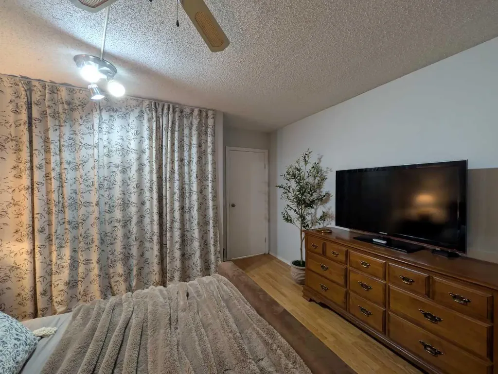 3745 Fonda Way SE Calgary AB T2A 5W7