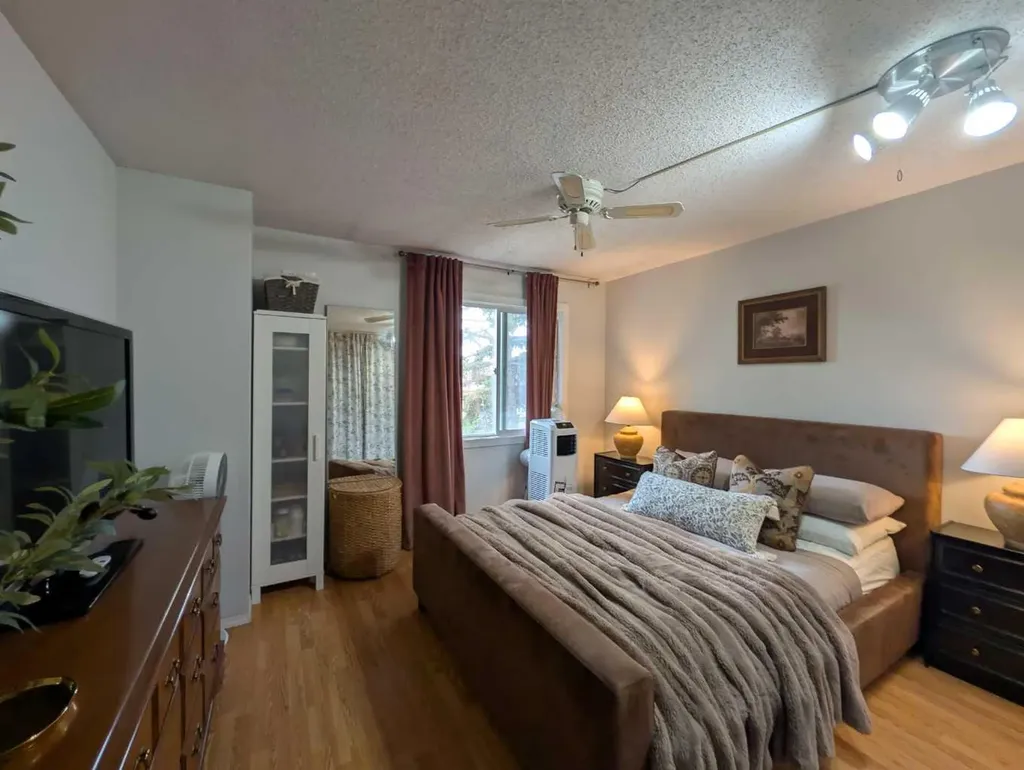 3745 Fonda Way SE Calgary AB T2A 5W7