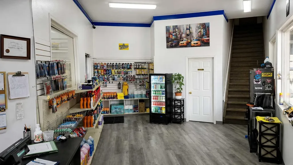 3711 50 Street Drayton Valley AB T7A 1S6