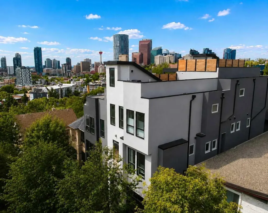 713 5 Street NE Calgary AB T2E 3W7