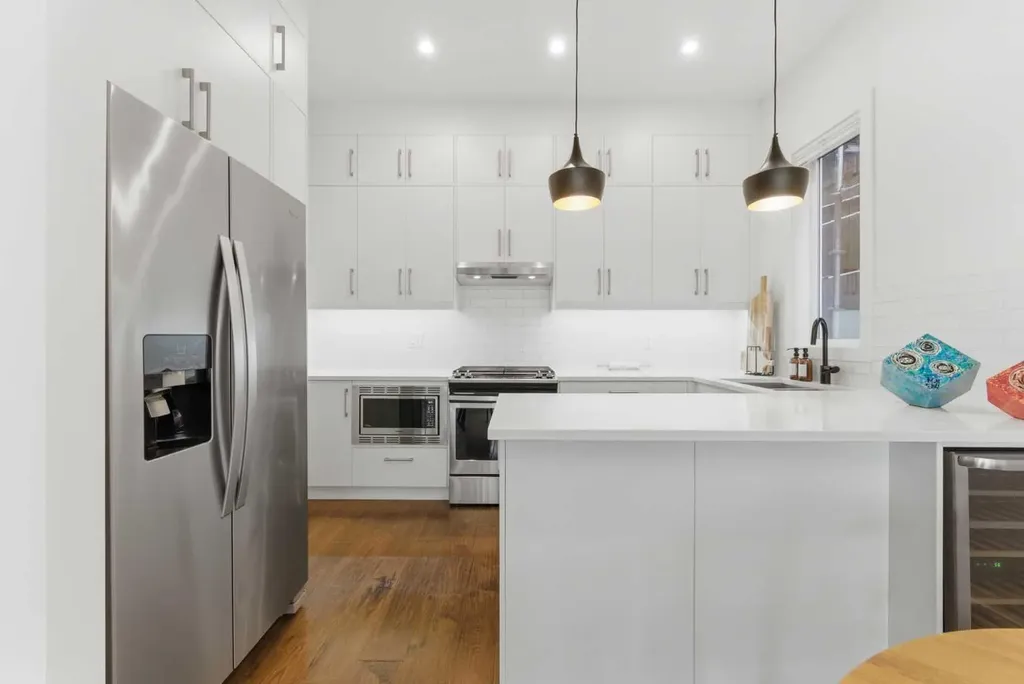 713 5 Street NE Calgary AB T2E 3W7