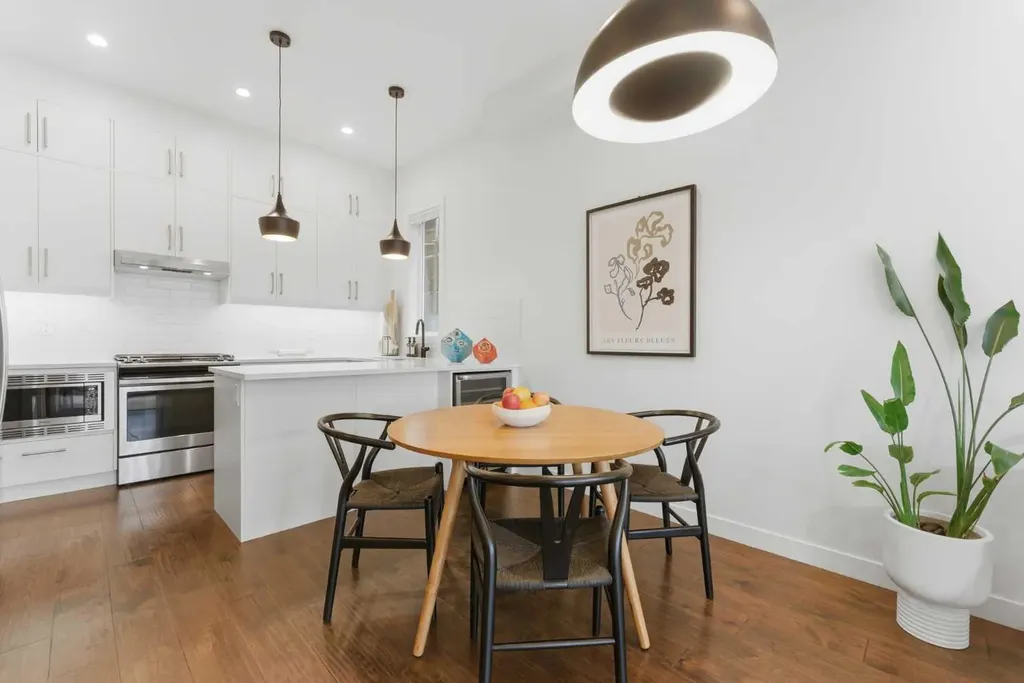713 5 Street NE Calgary AB T2E 3W7