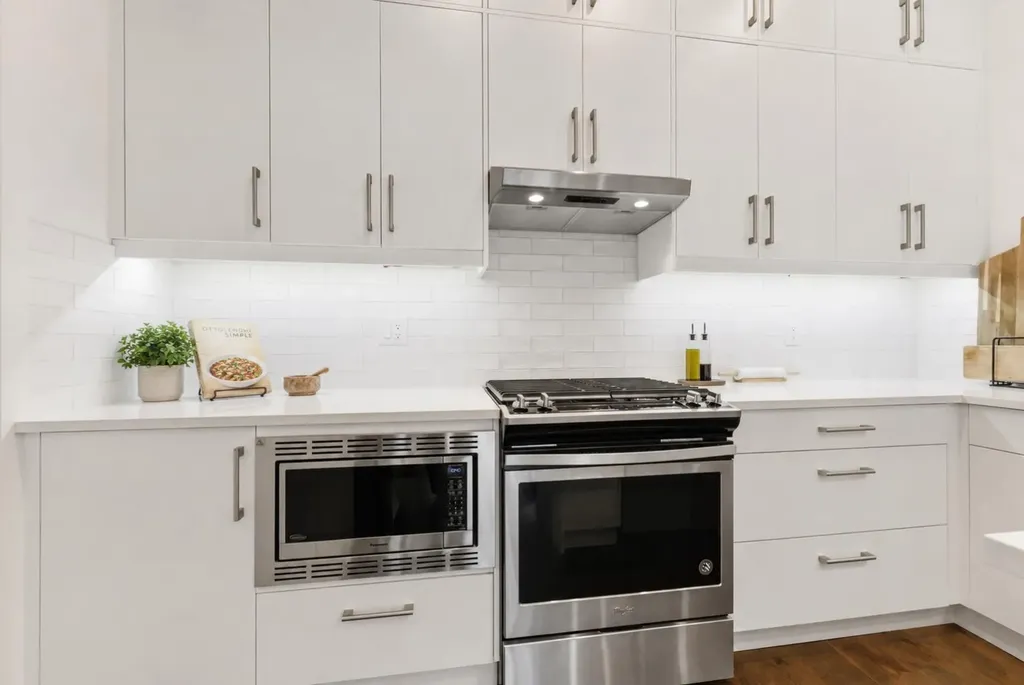 713 5 Street NE Calgary AB T2E 3W7