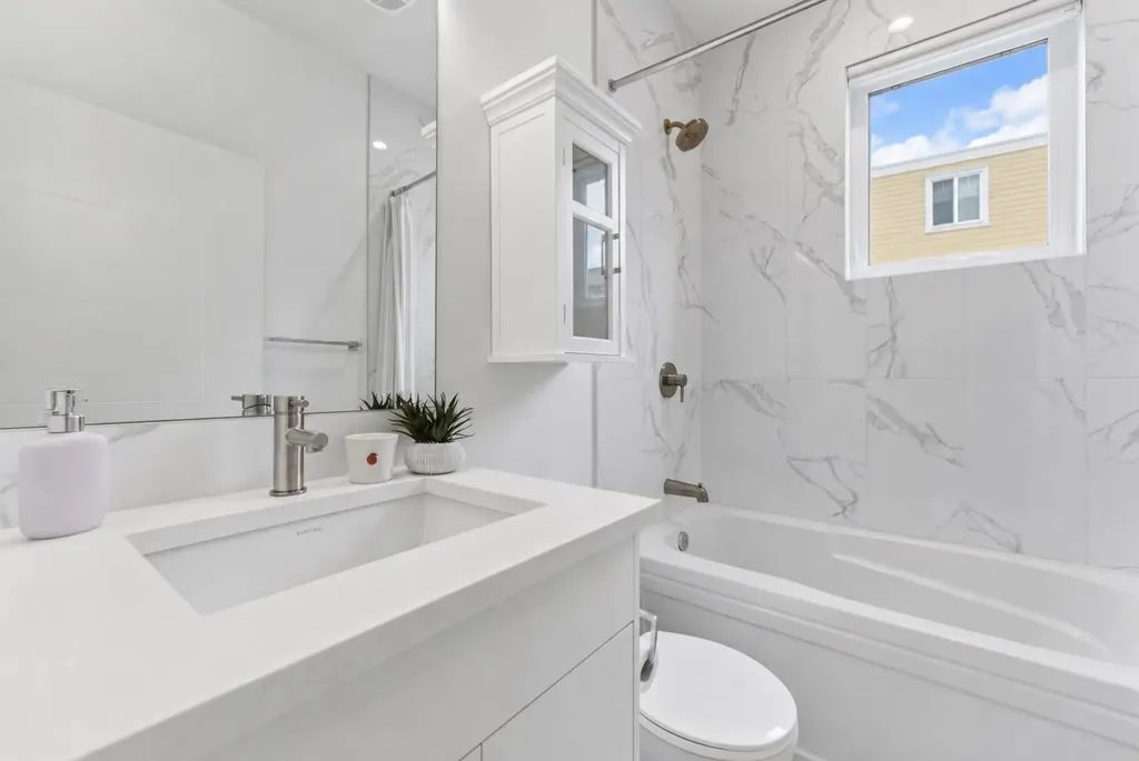 713 5 Street NE Calgary AB T2E 3W7